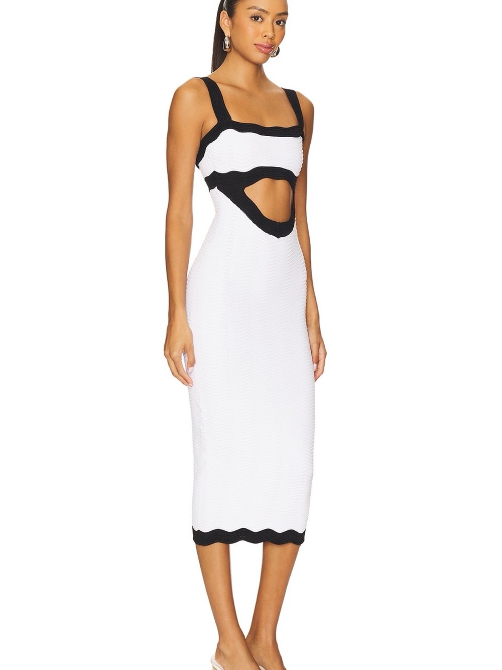 Sleeveless White Midi Dress with Black Trim and Cutout - Picture 3 of 6